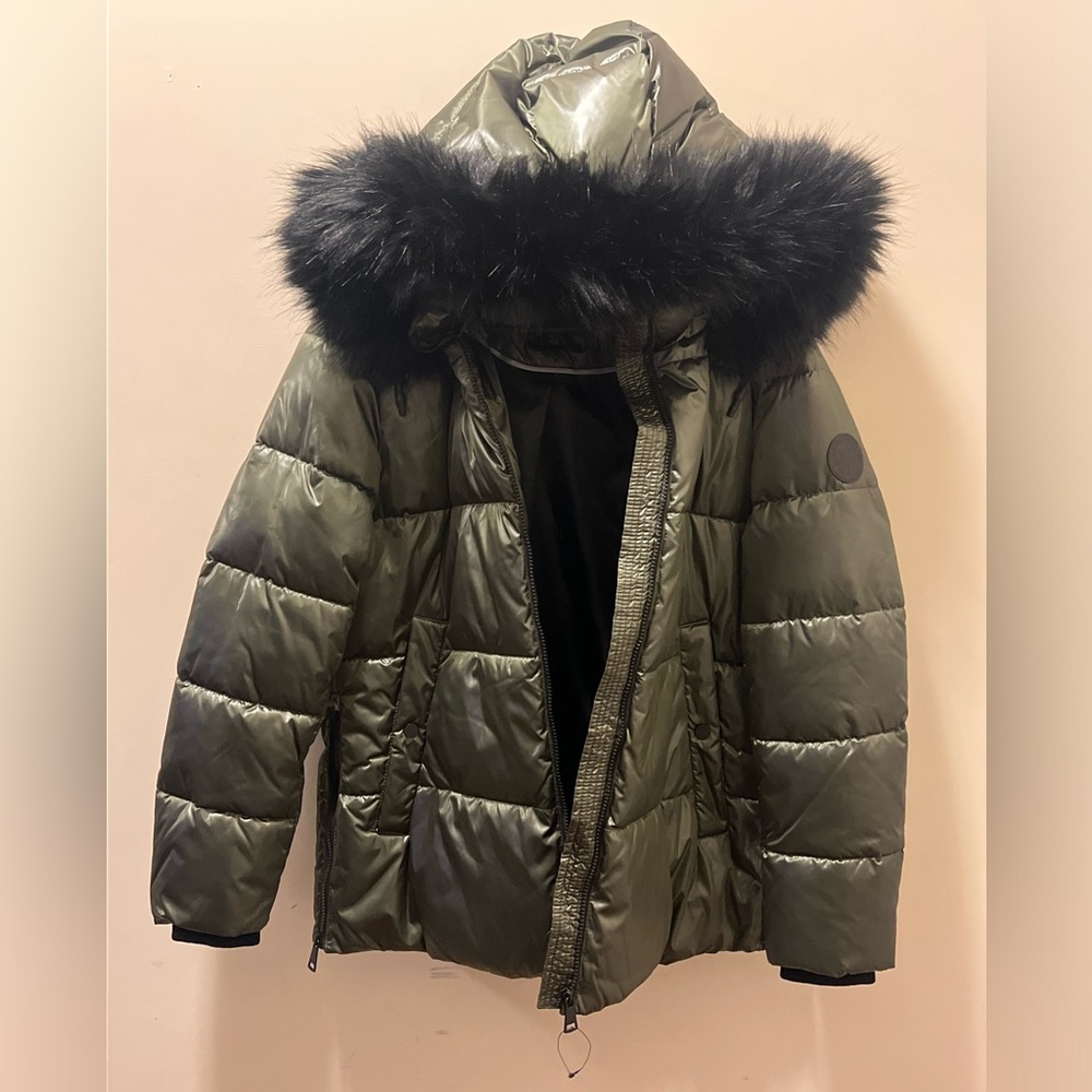 DKNY High-Shine Faux-Fur-Trim Puffer Jacket